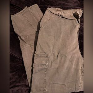 Fashion Nova Women's Cargo Pants in Olive Green